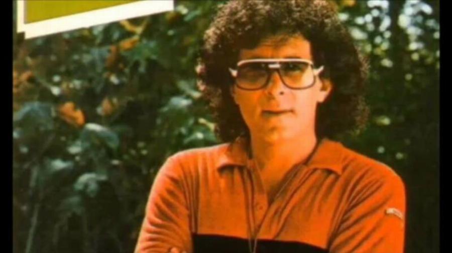 Θλίψη στον καλλιτεχνικό χώρο: Πέθανε ο τραγουδιστής Περικλής Περάκης