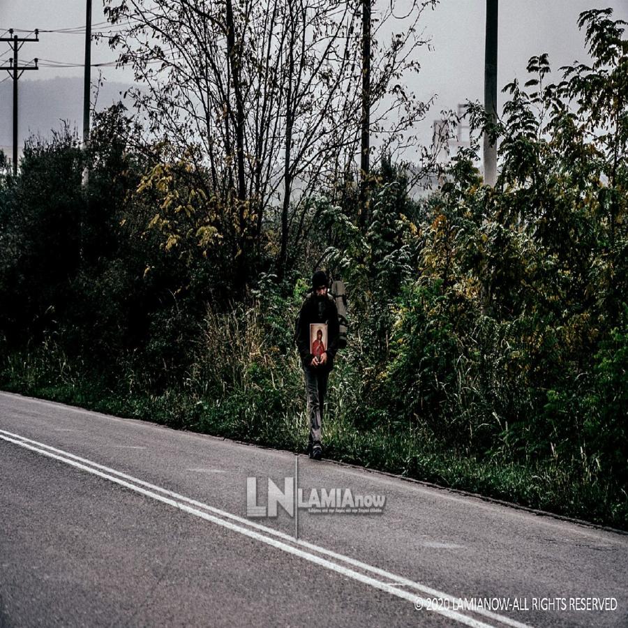 “Βατραχάνθρωπος” του ελληνικού στρατού περπάτησε από την Λαμία μέχρι το Άγιο Όρος κρατώντας την Παναγία