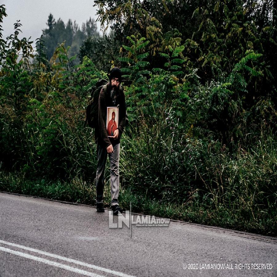 “Βατραχάνθρωπος” του ελληνικού στρατού περπάτησε από την Λαμία μέχρι το Άγιο Όρος κρατώντας την Παναγία