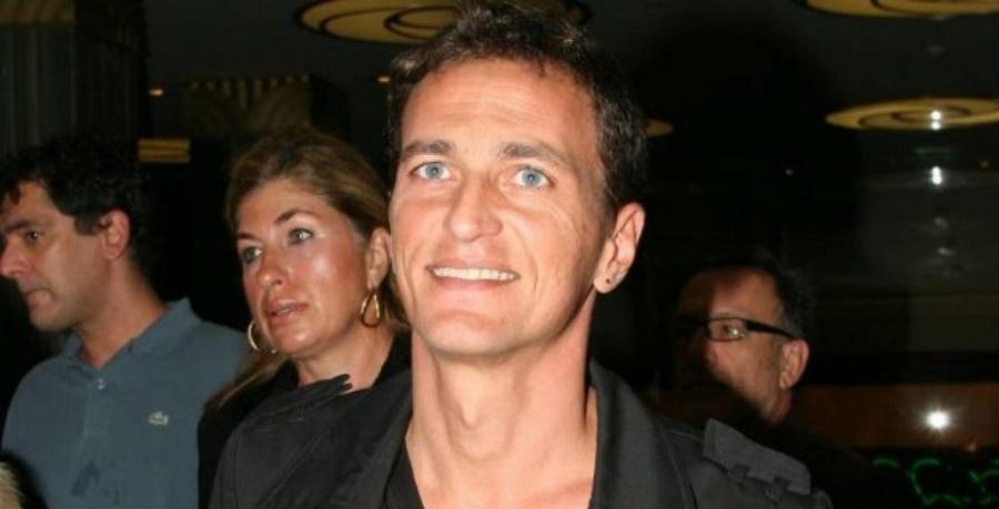 Χάρης Ασημακόπουλος: Η απόφαση να γίνει ηθοποιός, η συνεργασία με τον Παπακαλιάτη, οι θαυμαστές και ο ρόλος που τον στιγμάτισε