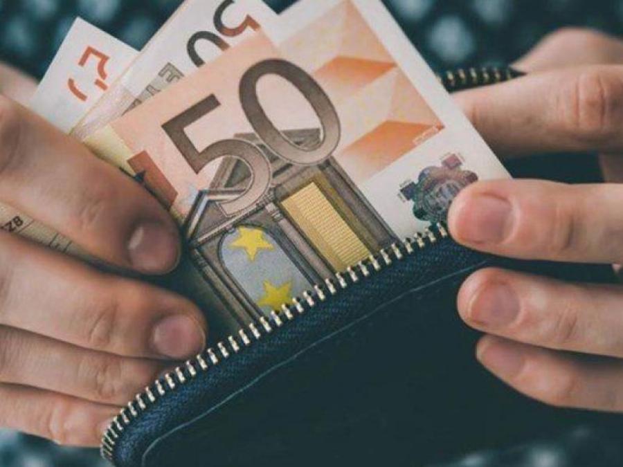 “Βροχή από χρήματα”: 1.000 ευρώ επίδομα σε 80.000 δικαιούχους – Τι να κάνεις για να πάρεις κι εσύ αuτά τα χρήματα