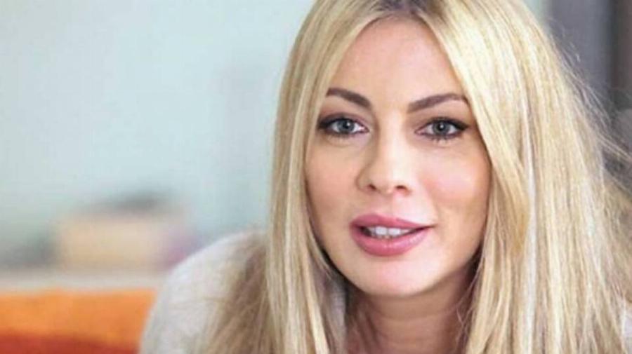 Τα είπε όλα με λίγα λόγια: «Δε ξέρω για ποιο λόγο πρέπει να απολογηθώ εγώ που δε κάνω παιδιά. Όποιος θέλει κάνει παιδιά, όποιος δε θέλει δεν κάνει» – Ξεσπά η Σμαράγδα Καρύδη