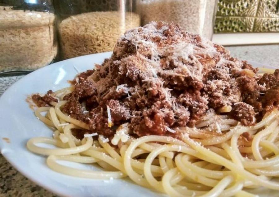 Το μυστικό της γιαγιάς: Αυτά είναι τα πιο λαχταριστά μακαρόνια με κιμά όπως τα φτιάχνουν στο χωριό