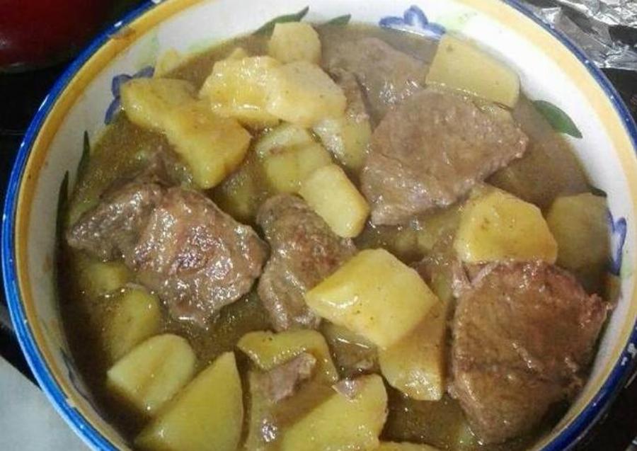 Η γιαγιά ξέρει: Αυτό είναι το μυστικό για να γίνει το μοσχαράκι λεμονάτο σαν λουκούμι