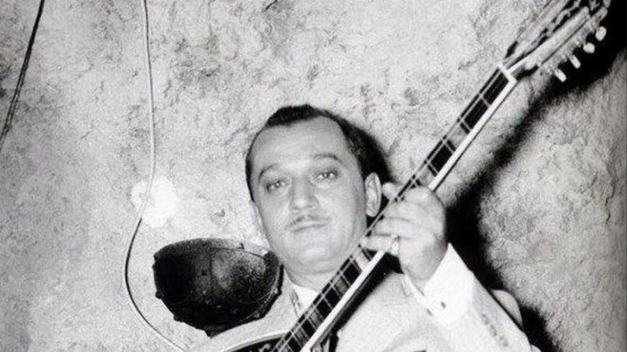 Μανώλης Χιώτης: Ο Θεός του μπουζουκιού που θαύμασε ο Τζίμι Χέντριξ, τα παιδικά χρόνια, ο γάμος με τη Μαίρη Λίντα και ο θάνατος στα 49 του