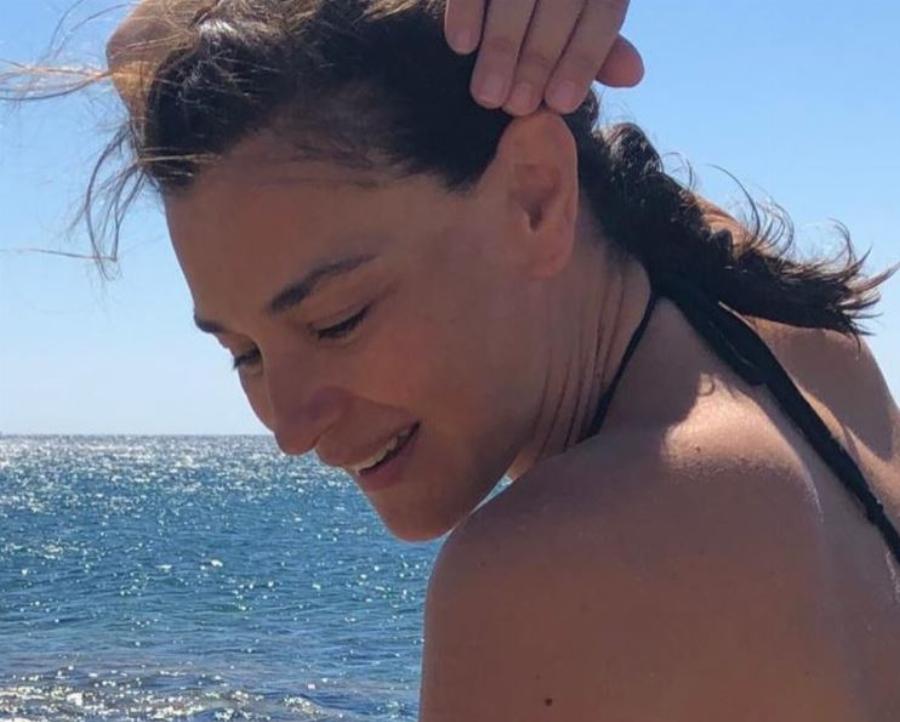 Πιο κούκλα από ποτέ: Η Μαρία Ναυπλιώτου στα 52 της ποζάρει με μπικίνι και εντυπωσιάζει