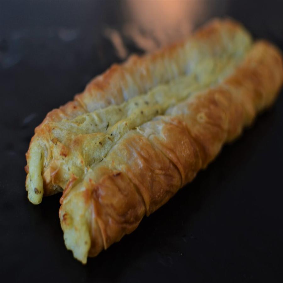 Μαμαδίστικη στριφτή πατατόπιτα: Παραδοσιακή συνταγή με αγνά υλικά και πανεύκολη στην εκτέλεση