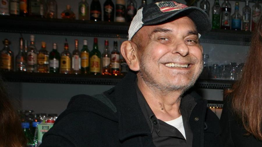 Σάκης Μπουλάς: Η επιθυμία των γονιών του να γίνει δικηγόρος, οι 2 γάμοι, ο έρωτας με την Αλεξάνδρα και το ξαφνικό τέλος