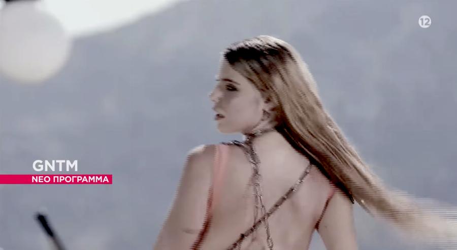 Δεν μπορεί να κρυφτεί πια: Οι νέες φωτογραφίες της Σπυροπούλου στον 5ο μήνα της εγκυμοσύνης με μαγιό και φουσκωμένη κοιλίτσα