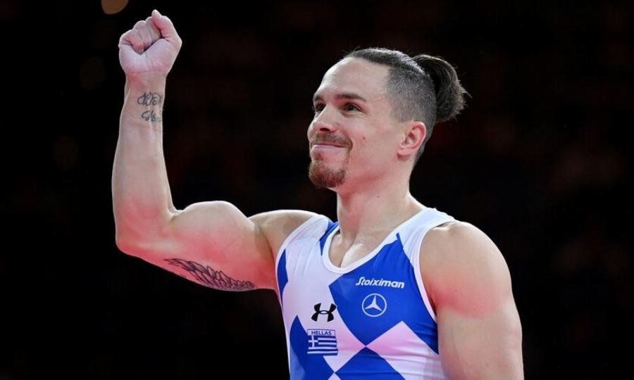 Έγραψε ιστορία και πάλι: Η τρυφερή φωτογραφία του Λευτέρη Πετρούνια με τη σύζυγο και τις κόρες του μετά το 6ο χρυσό