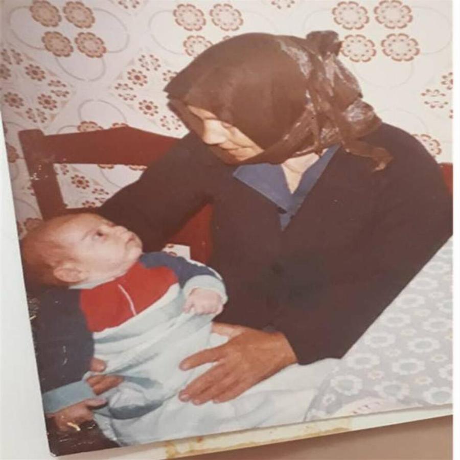 50 εγγόνια, 87 δισέγγονα, 2 τρισέγγονα και φροντίζει ηλικιωμένους στο γηροκομείο: Γιαγιά 105 ετών από την Κάλυμνο έτοιμη για το ρεκόρ Γκίνες