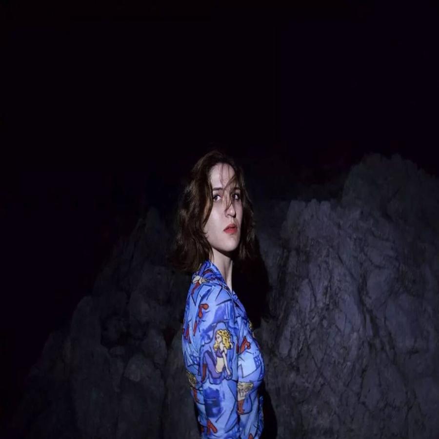 Η Όλγα Σκιαδαρέση ανεβάζει την θερμοκρασία στα ύψη: Η κόρη του Σκιαδαρέση και της Μάλφα ποζάρει γυμνή στη παραλία