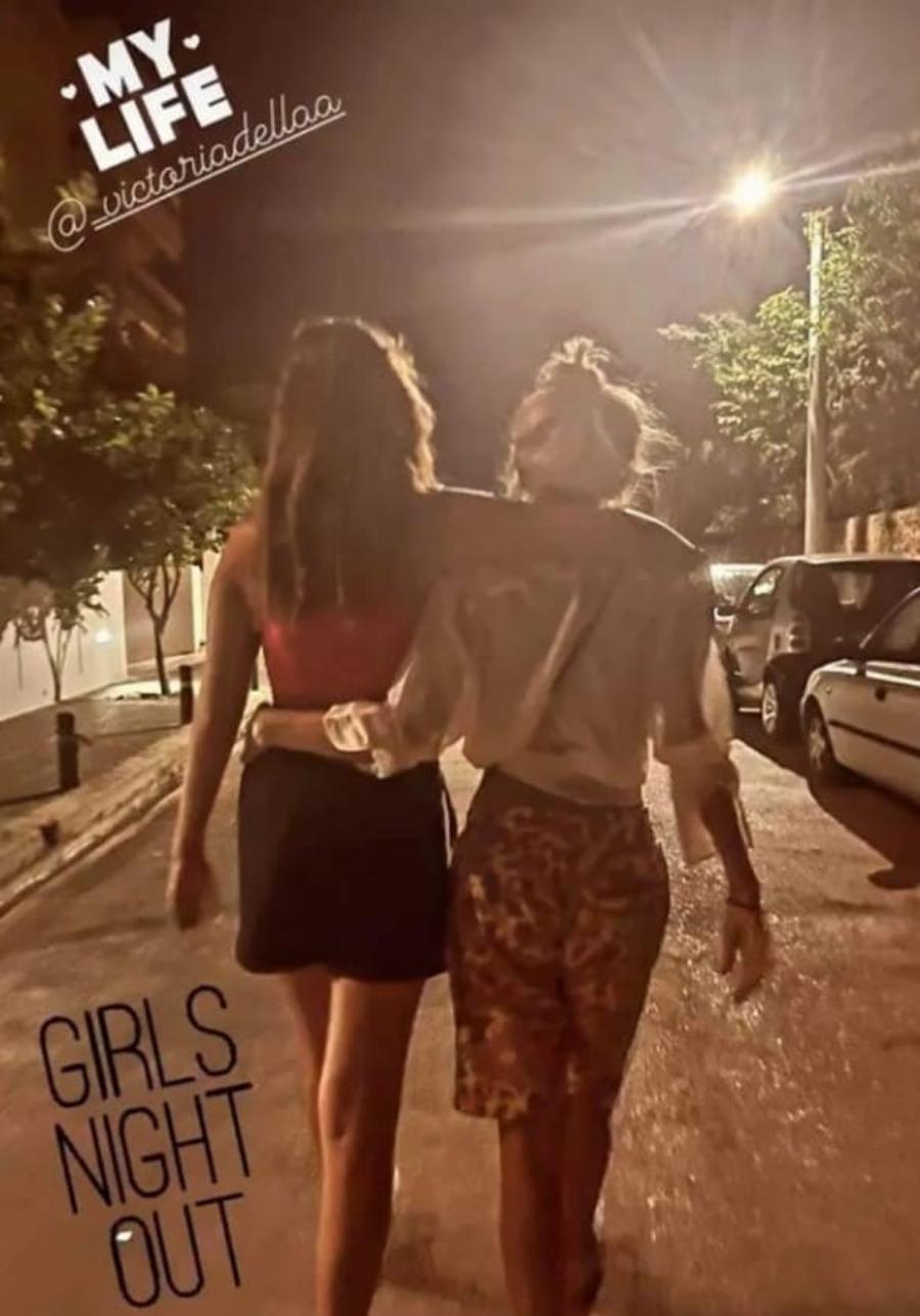 Η ομορφιά κυλάει στην οικογένεια: Η κόρη της Γωγώς Μαστροκώστα, Βικτώρια Δέλλα έγινε 14 ετών και έχει ξεπεράσει την μητέρα της στο ύψος