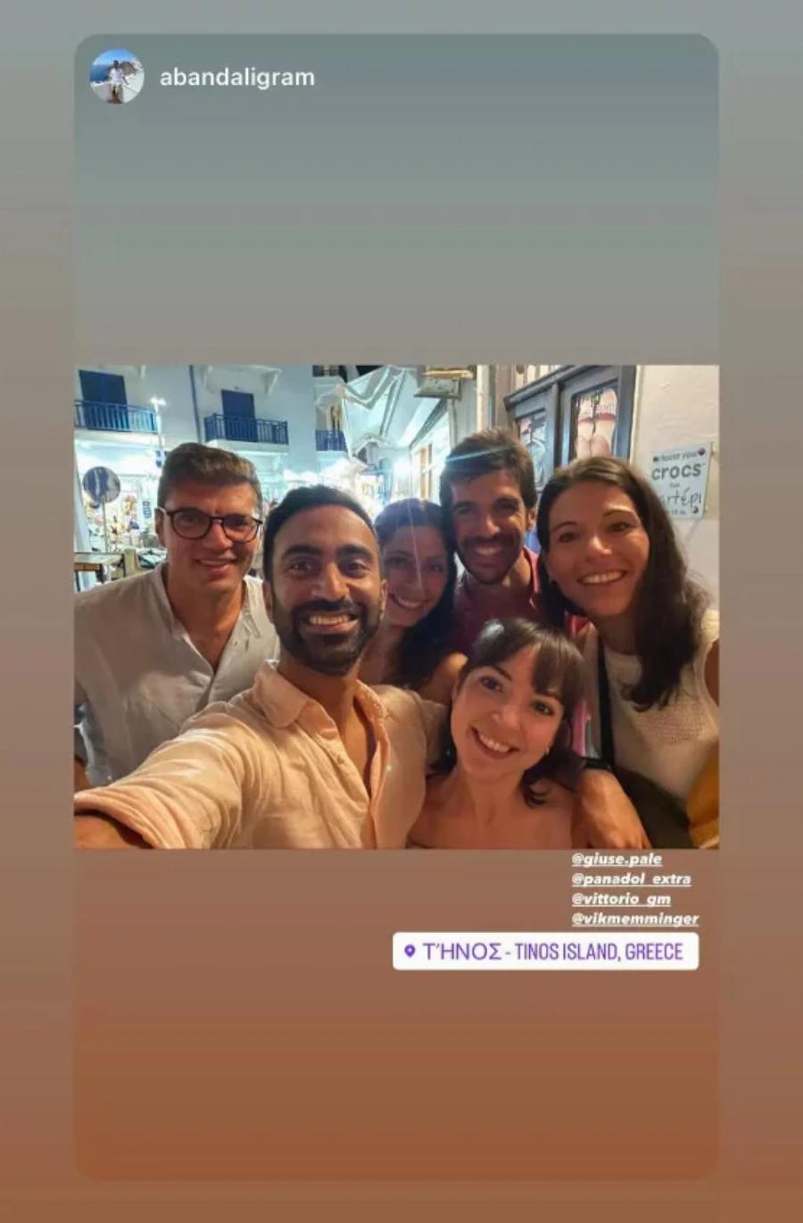 Τρικούβερτο γλέντι για την Πόπη Τσαπανίδου: Έγινε ο γάμος της Μαρίνας πάνω στην άμμο, με φόντο το απέραντο γαλάζιο