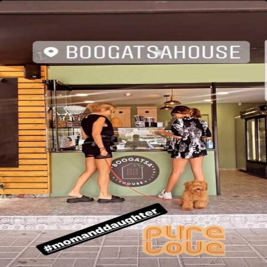 Η ομορφιά κυλάει στην οικογένεια: Η κόρη της Γωγώς Μαστροκώστα, Βικτώρια Δέλλα έγινε 14 ετών και έχει ξεπεράσει την μητέρα της στο ύψος