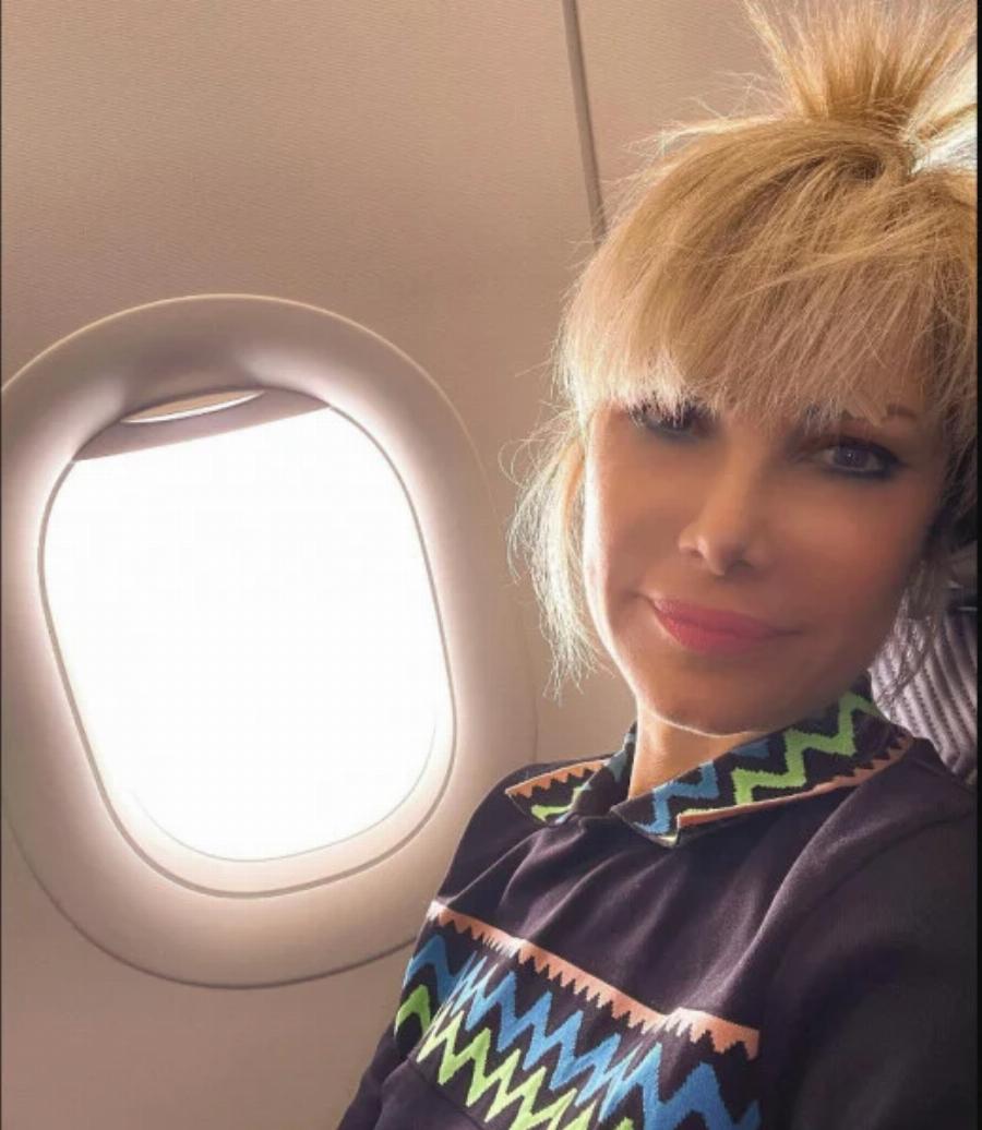 Πως είναι σήμερα η ακαταμάχητη της βιντεοκασέτας, Νανά Βενέτη – Αγνώριστη, κούκλα και με ξανθιές ανταύγιες