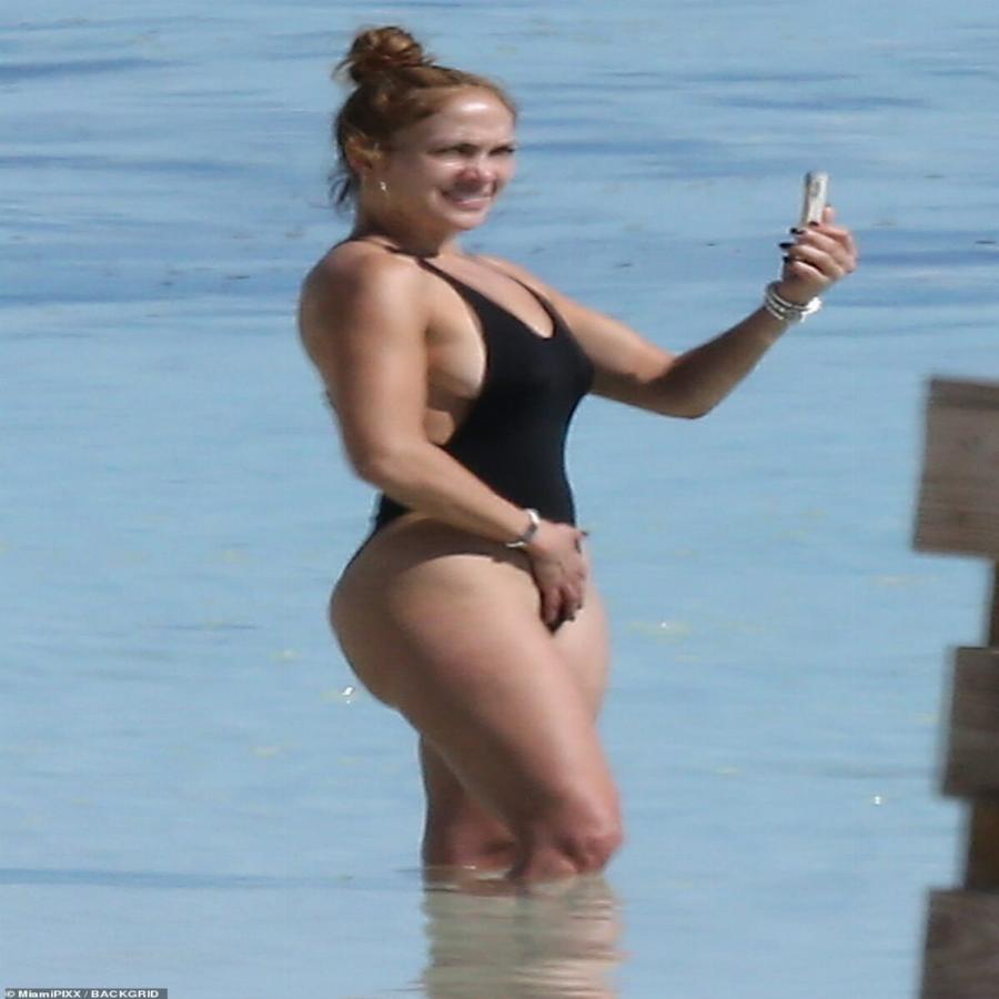 Και η Τζένιφερ Λόπεζ έχει κυτταρίτιδα: Οι αρετουσάριστες φωτογραφίες της λατίνας καλλονής που κόβουν την ανάσα