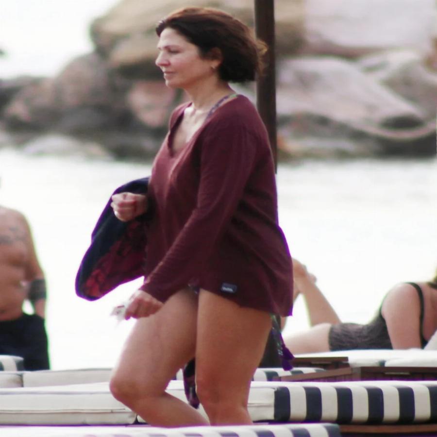 Είναι το κάτι άλλο, με μπικίνι στα 55 της: Η Ταμίλα Κουλίεβα χωρίς ρετούς και φίλτρα είναι η influencer που θα θέλαμε να έχουμε