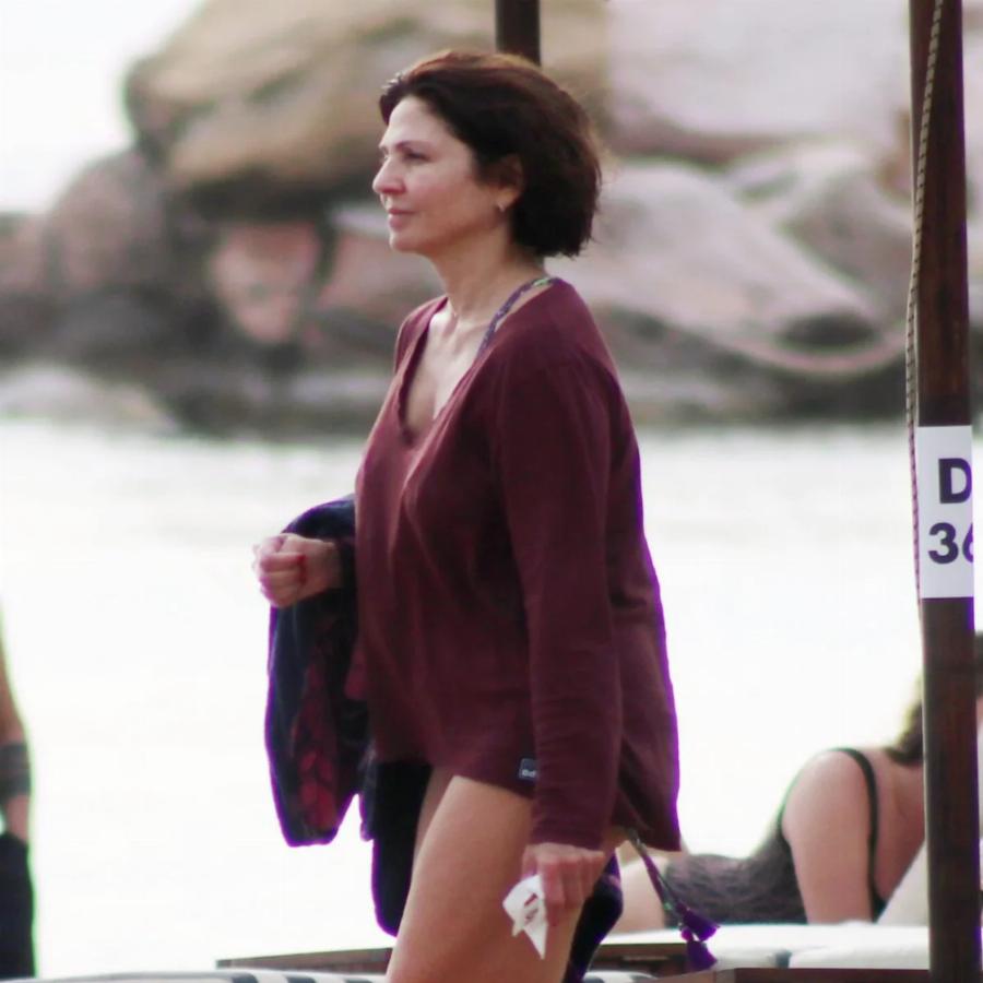 Είναι το κάτι άλλο, με μπικίνι στα 55 της: Η Ταμίλα Κουλίεβα χωρίς ρετούς και φίλτρα είναι η influencer που θα θέλαμε να έχουμε