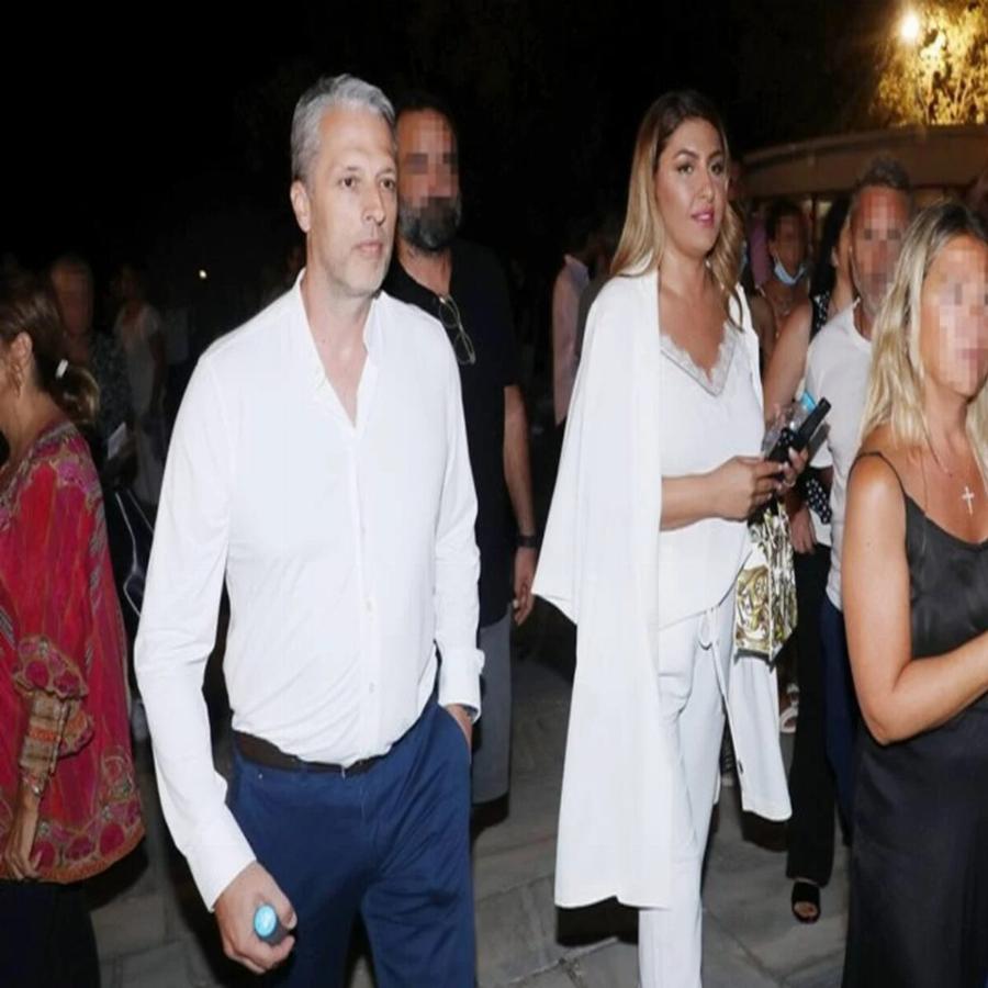 Σε πελάγη ευτυχίας: Πιο ευτυχισμένη από ποτέ η Έλενα Παπαρίζου – Η φωτογραφία με τον Ανδρέα Καψάλη