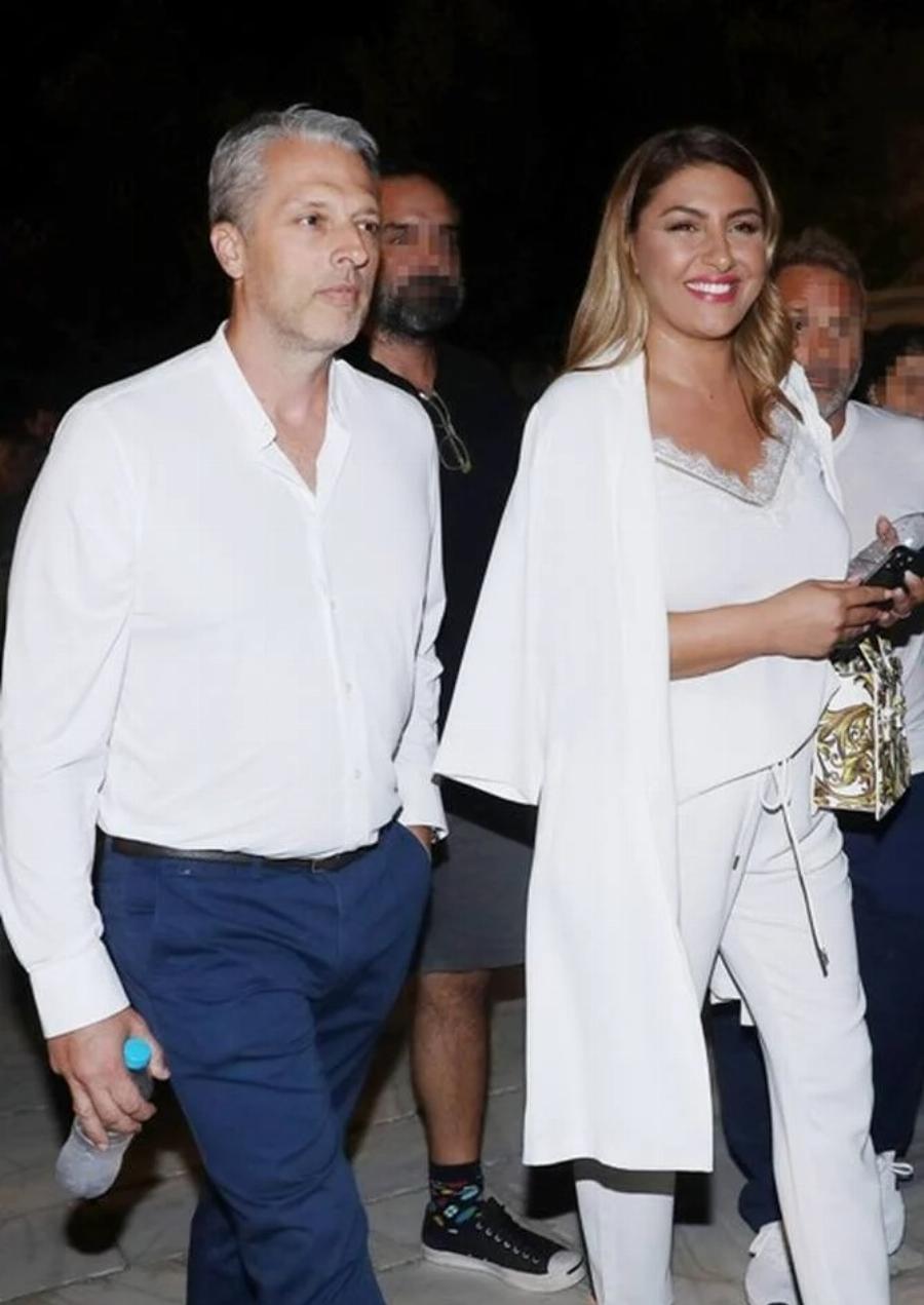 Σε πελάγη ευτυχίας: Πιο ευτυχισμένη από ποτέ η Έλενα Παπαρίζου – Η φωτογραφία με τον Ανδρέα Καψάλη