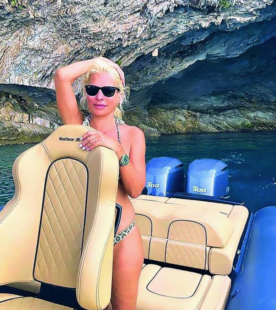 Όρεξη να έχουν για ταξίδια: «Σαρώνουν» τα νησιά Αιγαίου και Ιονίου Ελένη Μενεγάκη και Ματέο Παντζόπουλος με τη μικρή Μαρίνα