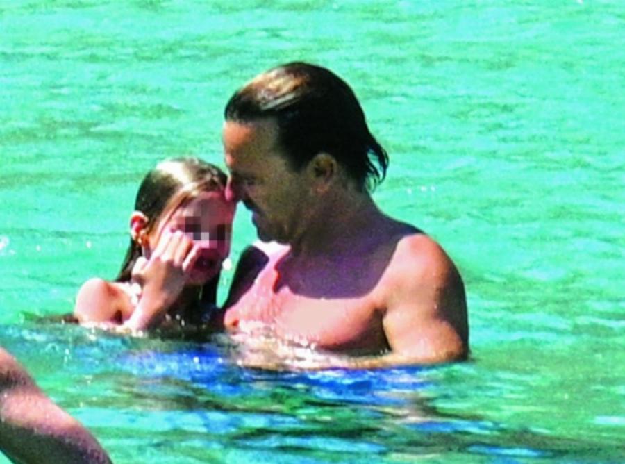 Όρεξη να έχουν για ταξίδια: «Σαρώνουν» τα νησιά Αιγαίου και Ιονίου Ελένη Μενεγάκη και Ματέο Παντζόπουλος με τη μικρή Μαρίνα