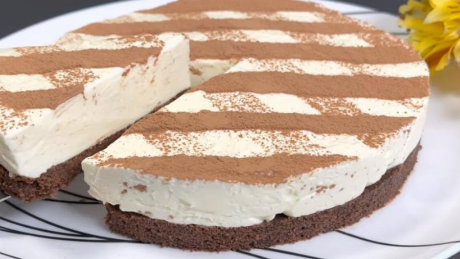Από άλλο πλανήτη: Κρεμώδης τούρτα με 5 υλικά για να φιλέψετε στην γιορτή του Δεκαπενταύγουστου