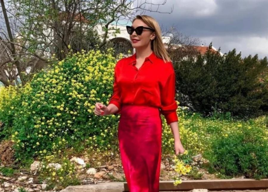 Στεφανίδου και Ευαγγελάτος: Ξέγνοιαστες καλοκαιρινές στιγμές στο εντυπωσιακό εξοχικό με πισίνα και θέα στην Χαλκίδα