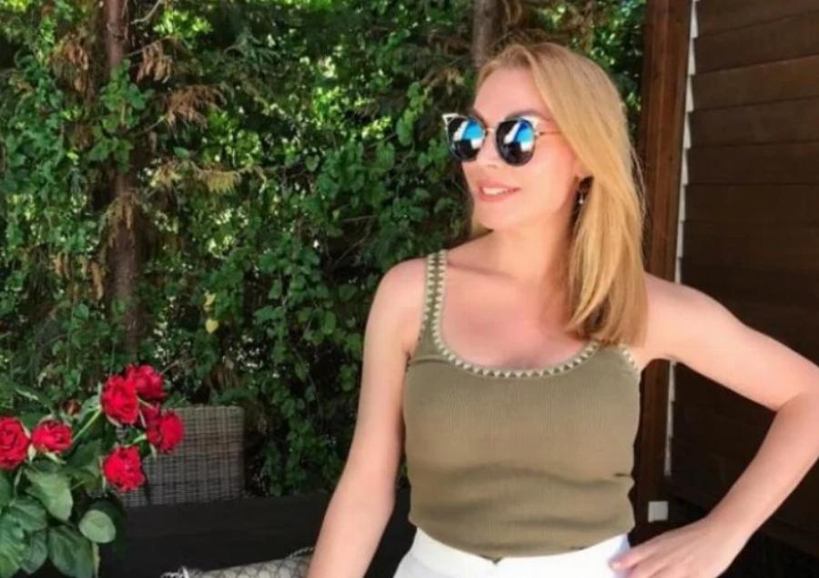 Στεφανίδου και Ευαγγελάτος: Ξέγνοιαστες καλοκαιρινές στιγμές στο εντυπωσιακό εξοχικό με πισίνα και θέα στην Χαλκίδα