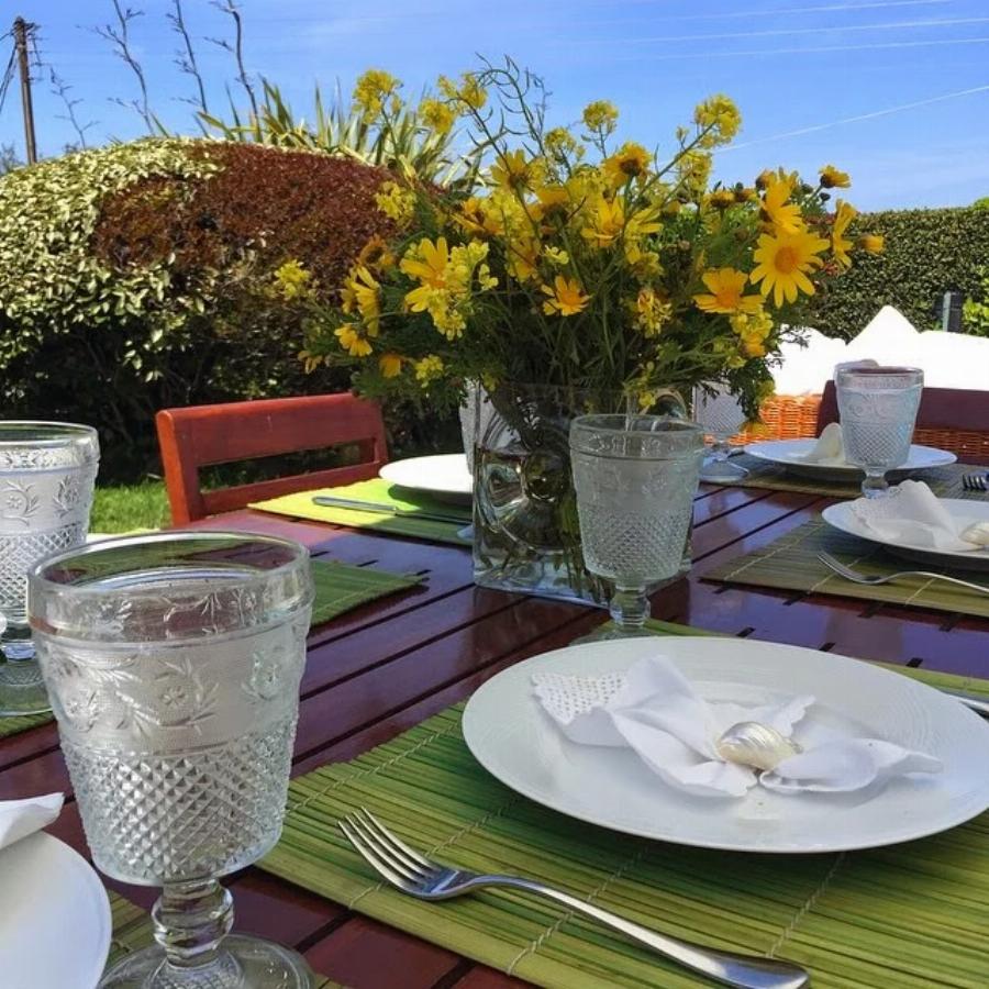 Στεφανίδου και Ευαγγελάτος: Ξέγνοιαστες καλοκαιρινές στιγμές στο εντυπωσιακό εξοχικό με πισίνα και θέα στην Χαλκίδα