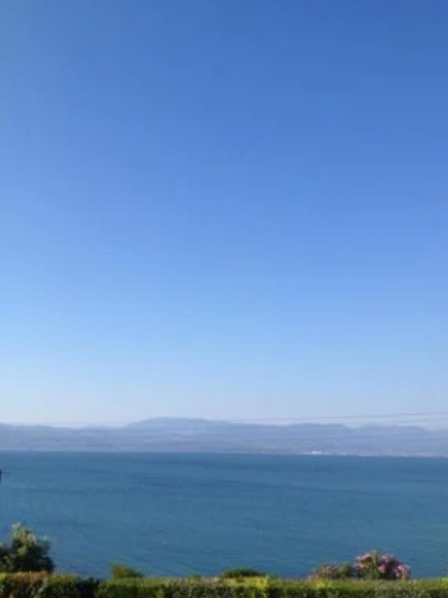 Στεφανίδου και Ευαγγελάτος: Ξέγνοιαστες καλοκαιρινές στιγμές στο εντυπωσιακό εξοχικό με πισίνα και θέα στην Χαλκίδα