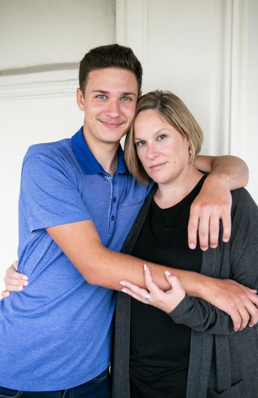 Συγκλονίζει η μητέρα που σκότωσε τον βιαστή γείτονα της, επειδή κακοποιούσε τον γιο της