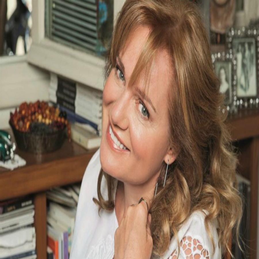 Η αποστομωτική απάντηση της Δανάης Μπάρκα: «Αδιανόητο που μια κοινωνία έχει οδηγήσει ένα άτομο να ντρέπεται για το σώμα του»