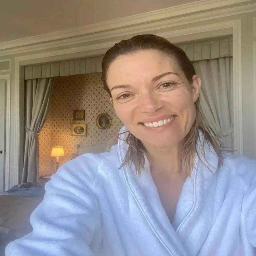 Kαυτό καλοκαίρι για 11 Ελληνίδες διάσημες: Ποζάρουν με το μαγιό αμακιγιάριστες και δείχνουν την σιλουέτα τους