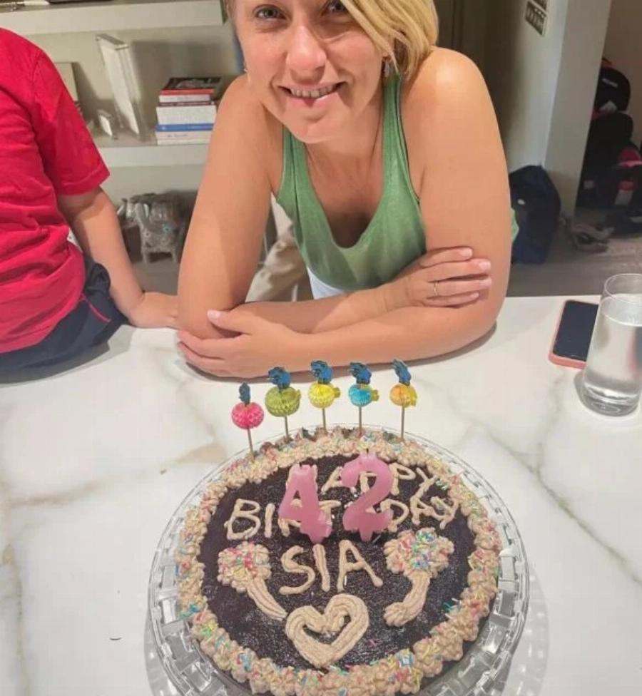 Kαυτό καλοκαίρι για 11 Ελληνίδες διάσημες: Ποζάρουν με το μαγιό αμακιγιάριστες και δείχνουν την σιλουέτα τους