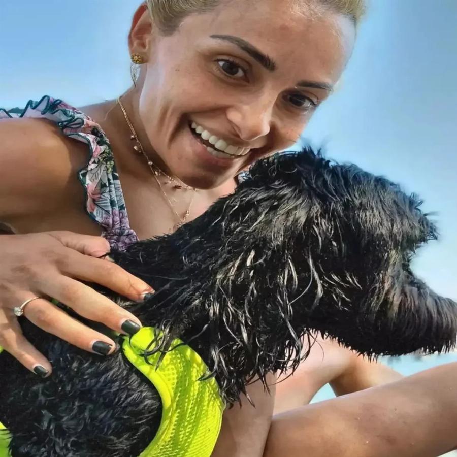 Kαυτό καλοκαίρι για 11 Ελληνίδες διάσημες: Ποζάρουν με το μαγιό αμακιγιάριστες και δείχνουν την σιλουέτα τους