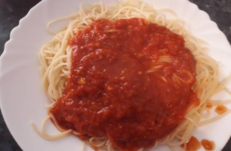 Το μυστικό κρύβεται στα απλά και αγνά υλικά: H πιο απλή και νόστιμη μακαρονάδα του Γέροντα Ευδόκιμου με μια ονειρική σάλτσα