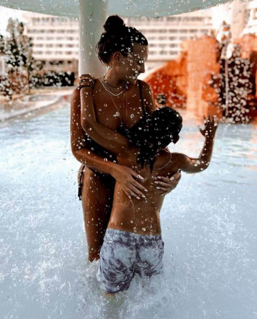 Γυναικάρα με τα όλα της η Σίσσυ Χρηστίδου: Η φωτογραφία που προκάλεσε χαμό με μαύρο μπικίνι και τέλειες αναλογίες