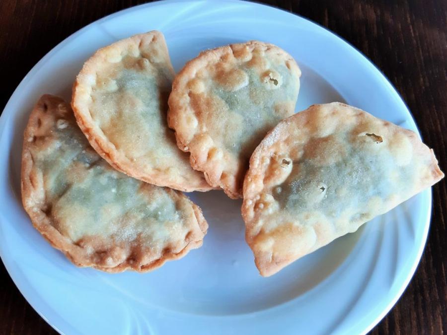 Χρυσοψημένες και λαχταριστές χορτοπιτούλες φούρνου: Είναι αφράτες, πεντανόστιμες, οικονομικές και υγιεινές