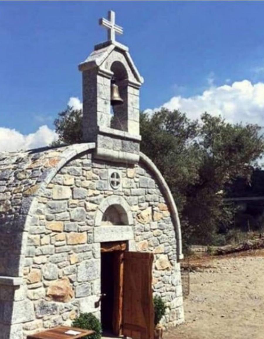 Το νέο σπίτι της ψυχής του: Εικόνες από το εκκλησάκι που χτίστηκε στη μνήμη του Βαγγέλη Γιακουμάκη