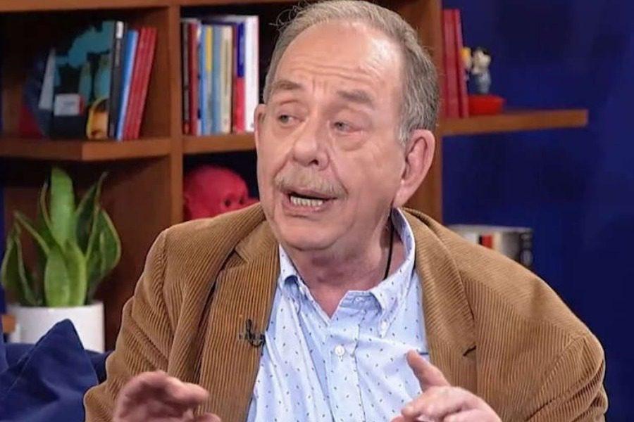 Ηλίας Μαμαλάκης: Η μαγειρική στα 40 του χρόνια, ο θάνατος της πρώτης συζύγου που τον τσάκισε, ο δεύτερος γάμος και η εξομολόγηση για τις γυναίκες