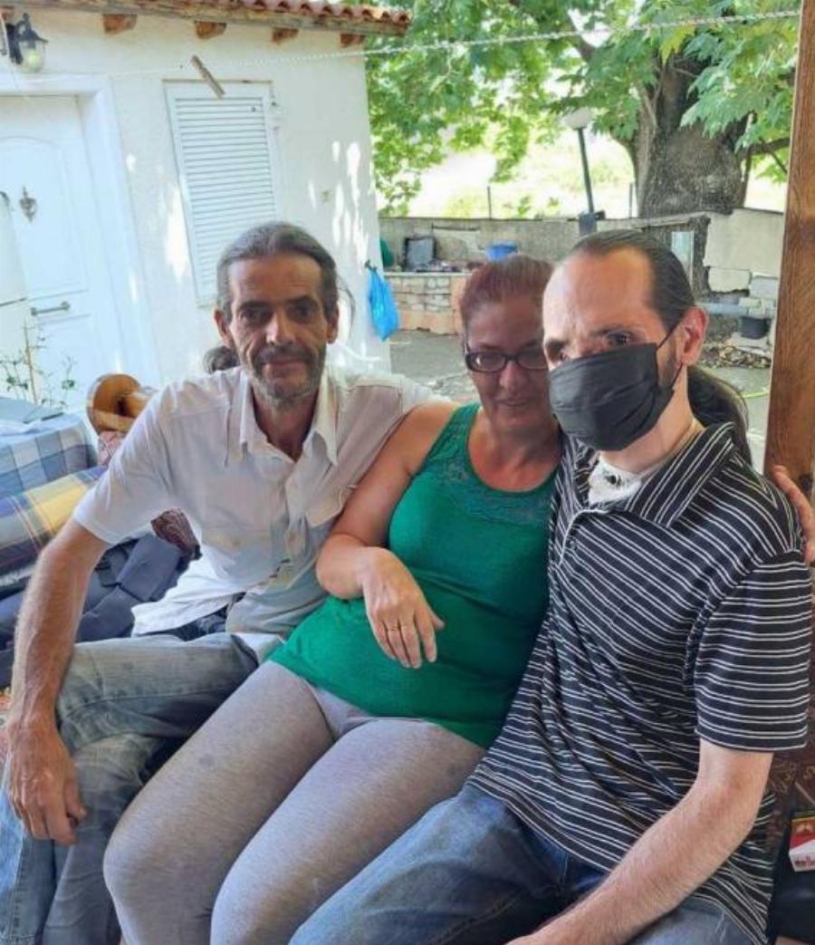 Θύμιος Μπουγάς: Η συγκινητική στιγμή που ξανασμίγει με τα αδέρφια του στον Πύργο μετά την εξαφάνιση του