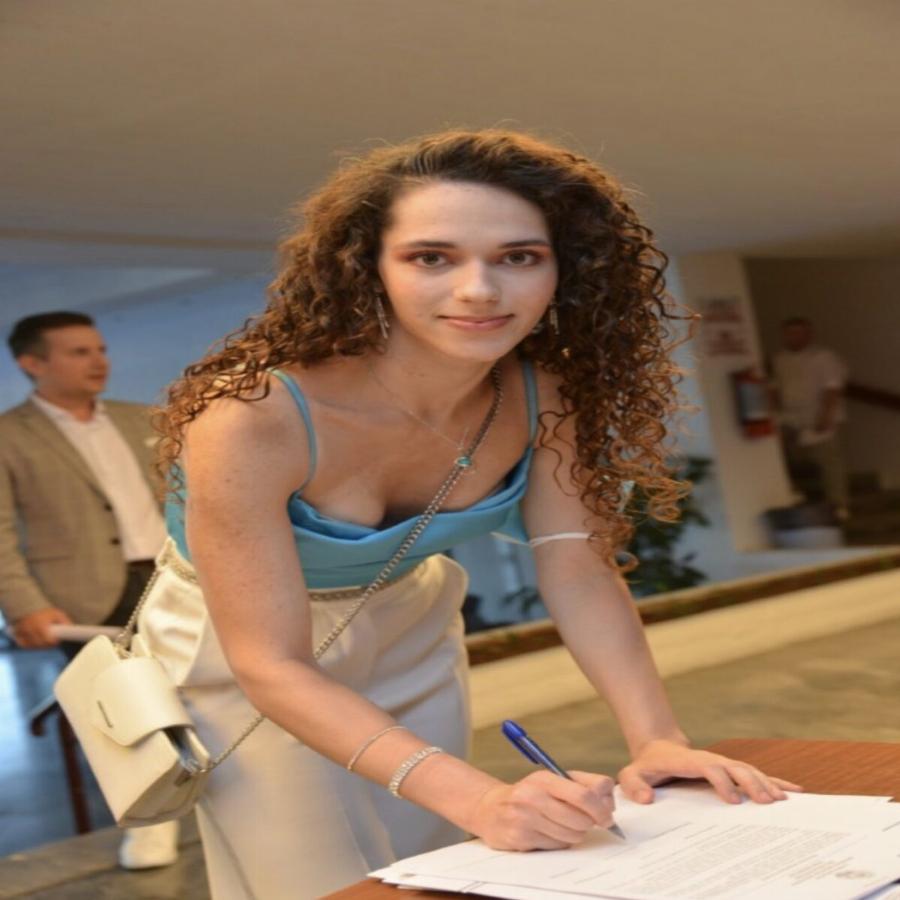 «Είμαι ο “πρώτος άνθρωπος” στην ιστορία της ΣΘΕ του ΑΠΘ που πήρε πτυχίο με 10 κι όχι η “πρώτη γυναίκα”», Ελίνα Χατζηδημητρίου