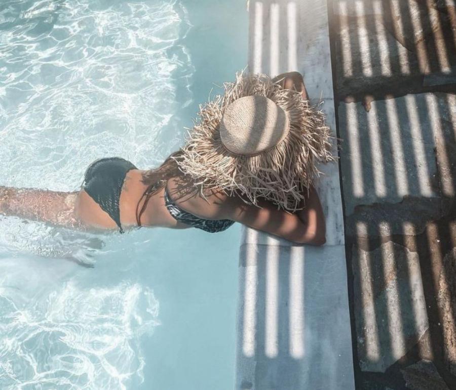 Γυναικάρα με τα όλα της η Σίσσυ Χρηστίδου: Η φωτογραφία που προκάλεσε χαμό με μαύρο μπικίνι και τέλειες αναλογίες