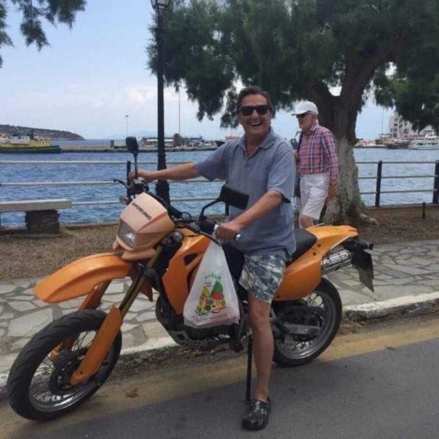 Αγνώριστος ο “Δρ. Βουλίδης” από το Κωνσταντίνου και Ελένης: Δεν θα τον αναγνώριζε ούτε η Ελένη Βλαχάκη