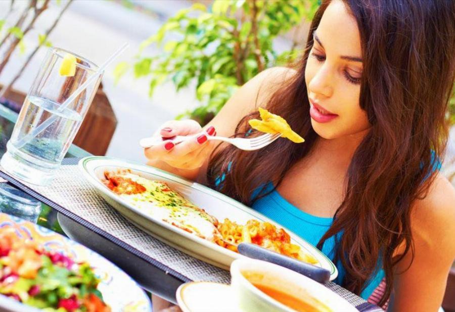 Να τα αποφύγετε το φετινό Αύγουστο πάση θυσία: Τα 10 λάθη που κάνουμε όλοι μας στην ταβέρνα