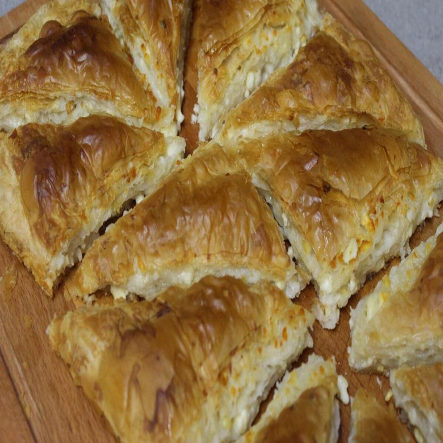 Μπουκιά και συχώριο: Νηστίσιμη τυρόπιτα με μόνο 4 υλικά και έτοιμη μόλις σε 5 λεπτά