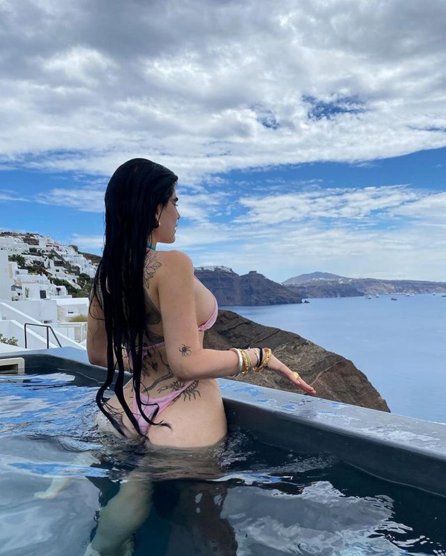 Σαγηνευτικά φρύδια και κορμί λαμπάδα: Η Σοφία Χατζηπαντελή κάνει τους άντρες να λιποθυμούν με  την ομορφιά της