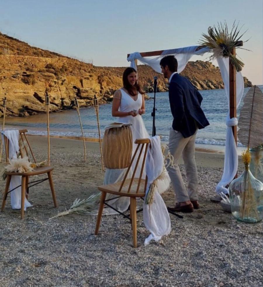 Συγκίνηση για την Πόπη Τσαπανίδου: Οι φωτό να συνοδεύει τη κόρη της νυφούλα και το μήνυμά της